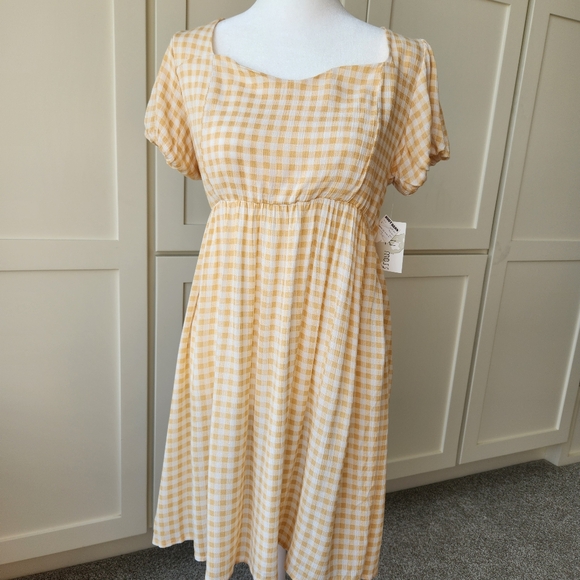 Wild Moss Dresses & Skirts - Wild Moss Boot Barn Gingham Yellow Mini Dress Short Sleeve  New Pretty Large